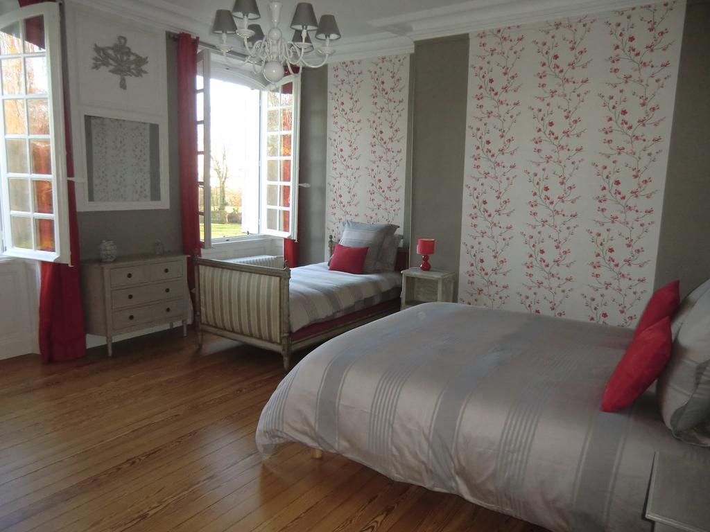 Chateau De Maillot 호텔 Bonneville-la-Louvet 객실 사진